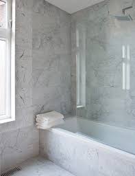 Marble textures are just gorgeous — would you challenge it? Photo Gallery Budget Living Room Decorating Tips Marble Bathroom Marble Tub Tile Tub Surround