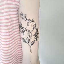 Makes a lovely gift or a treat for yourself. Honey Suckle Today On A Lovely Lady Blackwork Honeysuckle Floraltattoo Blacktattooart Btattooing Emjay Honeysuckle Tattoo Sweet Tattoos Body Art Tattoos