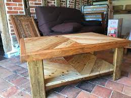 Affordable beautiful table de jardin en palette tuto ideas amazing house with en palette bois. Table Basse En Bois De Palette Et De Recuperation Youtube