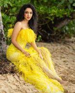 Kiara Advani New Latest Hd Photos Kabir Singh Laxmi Bomb Movie Heroine Kiara Advani Photo Shoot Image In 2020 Kiara Advani Hot Beautiful Indian Actress Kiara Advani