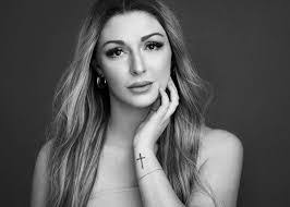 Caroline West's Instagram, Twitter & Facebook