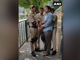 Building, sarojini nagar, new delhi, delhi 110023. Delhi Man Arrested For Attempting To Forcefully Enter Police Headquarters