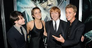 Remember their little skateboarding reunion? Tom Felton Taught Emma Watson Guitar In An Endearing Mini Harry Potter Reunion Photo