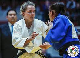 1 day ago · in tranen vertelde judoka juul franssen in tokio hoe graag ze een olympische medaille had gewonnen voor haar familie. Judoinside Juul Franssen Judoka