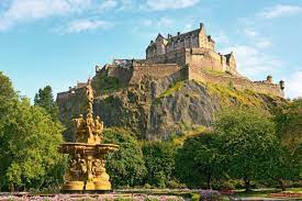 After attending edinburgh university and taking holy orders, in 1618 he was appointed constable of the castle and minister of kintail on the death of murdoch murchison. Schottland Edinburgh Castle Besucherattraktion Nr1