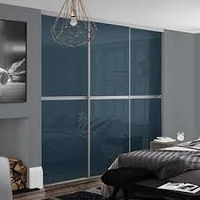 Browse this gallery for inspiration and ideas or add your own personality to the room by creating your own style by choosing from our large variety of door designs, finishes and accessories. Minimalist Sliding Doors B Q