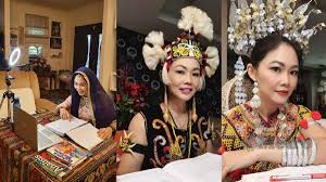 Negeri sembilan yang mendapat jolokan sebagai negeri minang kerana perkaitan sejarahnya dengan minangkabau di sumatera, menerima pengaruh minang bagi pakaian tradisionalnya. Idea Kreatif Cikgu Nancy