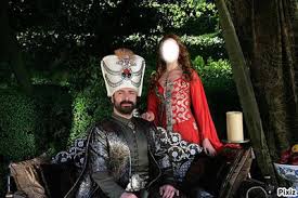 La belle meriem uzerli, plus connue sous le nom de « soltana houyam », n'est plus apparue dans de nouvelles productions depuis « harim soltane ». Montage Photo Sultan Solayman And Huyam Pixiz