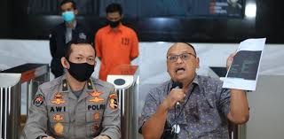 Denny siregar mulai jadi sorotan seiring gegap gempita kontestasi pilpres 2019. Penyebar Data Denny Siregar Cepat Ditangkap Kok Ulin Yusron Relawan Jokowi Seakan Kebal Hukum