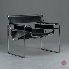 Chaise breuer, chaise fourmi d'arne jacobsen, chaise scandinave, chaise daw de eames, chaise baumann, chaise de bistrot, chaise de bureau, chaise en formica ; Chaise Bauhaus B3 Wassily En Cuir Noir Par Marcel Breuer Pour Gavina En Vente Sur Pamono