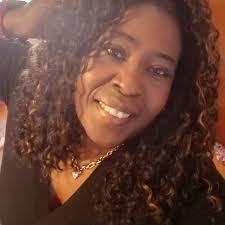 Shannon Lear's Instagram, Twitter & Facebook