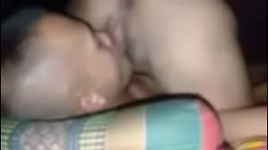 แหกหีสาวไทยเอาลิ้นเลียหีจนน้ำแตกใส่ปากแล้วเอาควยให้เธอดูด - XNXX.COM