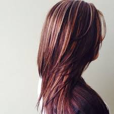 Dunkelbraune Haare Mit Blonden Und Roten Strahnen Braune Haare Dunkelbraune Haare Kastanienbraune Haarfarbe