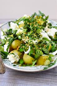Salade De Pommes De Terre Nouvelles Aux Asperges Gremolata A La Noisette Tendance Food Salade Pomme De Terre Salade Pomme Pomme De Terre Nouvelle