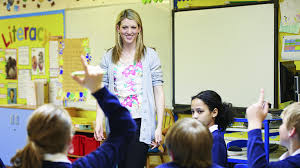 Учителите Не Приемат Обещаното Увеличение, Настояват за 130% от Средната Заплата