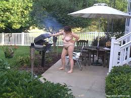 Garten oma und jüngeren mann 03. Nackt Grillen Im Garten Zeige Deine Sex Bilder