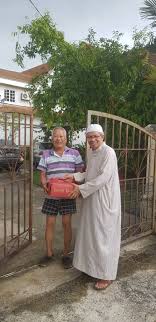 Haji mohd fadzilah kamsah (1) dr. Netizens Praise Ft Mufti Dr Zulkifli Who Gifted Cakes To His Chinese Neighbours For Cny Nestia