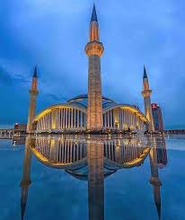 Hefdi menyebut masjid raya sumbar dipilih sebagai media center mtq lantaran letak masjid yang menjadi ikon religi sumbar ini terletak di kawasan strategis, yakni di jantung kota padang. Travel Mosque Architecture Islamic Architecture Beautiful Mosques