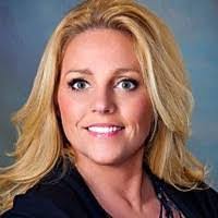 Robyn Maxwell's Instagram, Twitter & Facebook