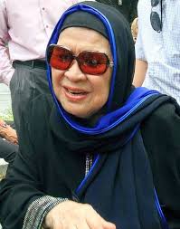 Rose zaitul suriani wati maarof, 33, bersama dua orang anak mereka putri nursafiyya, 10 achik dan roze zaitul atau lebih mesra dipanggil tasha berkahwin pada 18 november 2005 dan dikurniakan tiga orang cahaya mata. Mustapha Maarof Hilang Kasih Sayang Ayah Isteri Hiburan Mstar