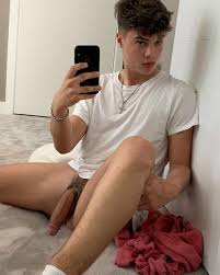 Le Tiktoker Connor nu !