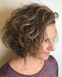 brown and caramel messy wavy bob wellige frisuren kurze wellige frisuren bob frisur