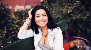 Экс-невеста Виталия Козловского Рамина Эсхакзай сверкнула фигурой в  леопардовом купальнике (фото)