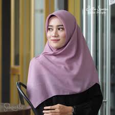 Warna pertama yang cocok untuk kamu padankan dengan baju berwarna lavender adalah warna baby pink. Promo Bella Square Warna Lavender Shopee Indonesia