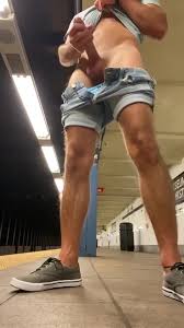 Hung guy jerks off in subway - ThisVid.com