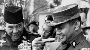 Keakraban presiden sukarno dan jendral suharto bercanda dan merokok bersama. Kisah Soeharto Terbongkar Ucapan Soeharto Pada Soekarno Sebelum Pecah G30s Pki Dan Terbukti Tribun Medan