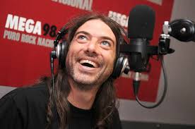 Es un cantante y guitarrista de rock argentino. Luciano Napolitano Lo Mejor De Los Medios