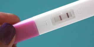 Setelah urin ditampung (tidak perlu terlalu banyak), buka bungkus test pack anda dan celupkan hingga pembatasnya (biasanya garis berwarna merah). Cara Uji Kehamilan Tanpa Perlu Beli Pregnancy Test Jom Cuba Theasianparent Malaysia