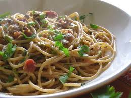 Qui te li proponiamo con l'aggiunta di qualche pomodorino. Spaghetti Con Vongole E Pomodori Secchi