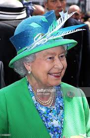 Queen Elizabeth Ii Visits The English Market In Cork And Makes In Queen Elizabeth Elizabeth Ii Queen Elizabeth Ii