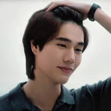 that dude theerakit kian lee should sleep with one eye open bc im gonna  snatch his gorgeous man 😮‍💨 men are so greedy nowadays 😒 #n4nonslvr  #meandtheeseries #phuwintang #peachayarat #meandtheeedit