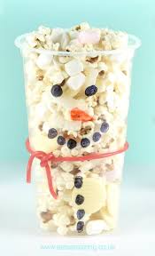 Having no ideas about the appetizers for christmas? These Cute And Easy Snowman Snack Cups Are Perfect For Winter Themed Parties Or A Fun Christmas Sn Christmas Snacks Christmas Party Food Christmas Party Snacks