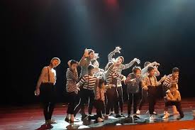 Maybe you would like to learn more about one of these? Ph Seni Teater Kelas 8 Performing Arts Quiz Quizizz