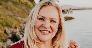 Leslie Clements's Instagram, Twitter & Facebook