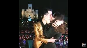 Brendon And Sarah Urie New Years Eve Kiss 2017 Otp New Years Eve Kiss Disco Brendon Urie