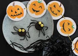 Ideen Fur Halloween Dekoration Und Food Girlande Spinnencookies Halloween Ideen Halloween Halloween Einladung