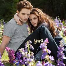 Own the twilight saga on 4k with exclusive new content now! Stephenie Meyer Rewrote Twilight With Edward And Bella S Genders Flipped