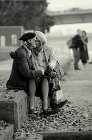 True Love Never Grows Old 25 Of The Sweetest And Most Heart Touching Photos I Ve Ever Seen Blog Of Francesco Mugnai Alte Liebe Alte Paare Alte Manner