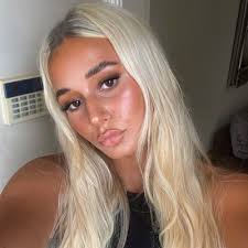 Annie Self (@anniselfxx)