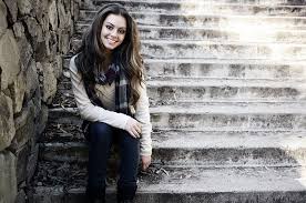 Il trend del 2021 vuole onde piatte, scomposte, facili da realizzare: Come Fare I Capelli Mossi Senza Piastra Ed Ottenere Un Effetto Naturale