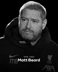 Chelsea and Leicester pay a touching tribute to WSL icon Matt Beard with a  minute's silence. 💙 Blues boss Sonia Bompastor also paid tribute to Beard  with a glowing eulogy in her