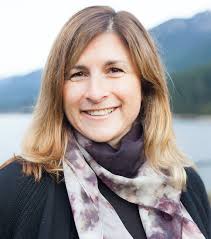 Leslie Fast's Instagram, Twitter & Facebook