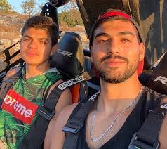 Ariel Raz's Instagram, Twitter & Facebook