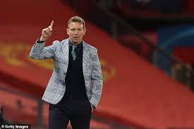 Get the latest on the english defender. Rb Leipzig Coach Julian Nagelsmann Snaps At Reporter Who Asked About His Suit Jacket Aktuelle Boulevard Nachrichten Und Fotogalerien Zu Stars Sternchen