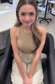 Angela Chalet - Free pics, galleries & more at Babepedia