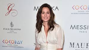 Avec adrien, son compagnon rencontré à l'âge de 13 ans, la jolie brune a eu deux enfants, lilou, 7 ans, et moïra, 6 ans. Lucie Lucas Son Baby Bump S Invite Dans Danse Avec Les Stars Magicmaman Com